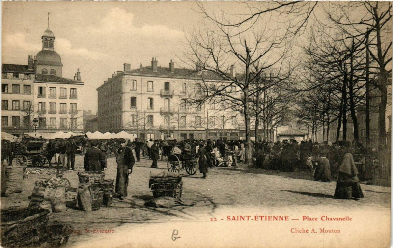 Carte postale ancienne Saint-Etienne Place Chavenelle `