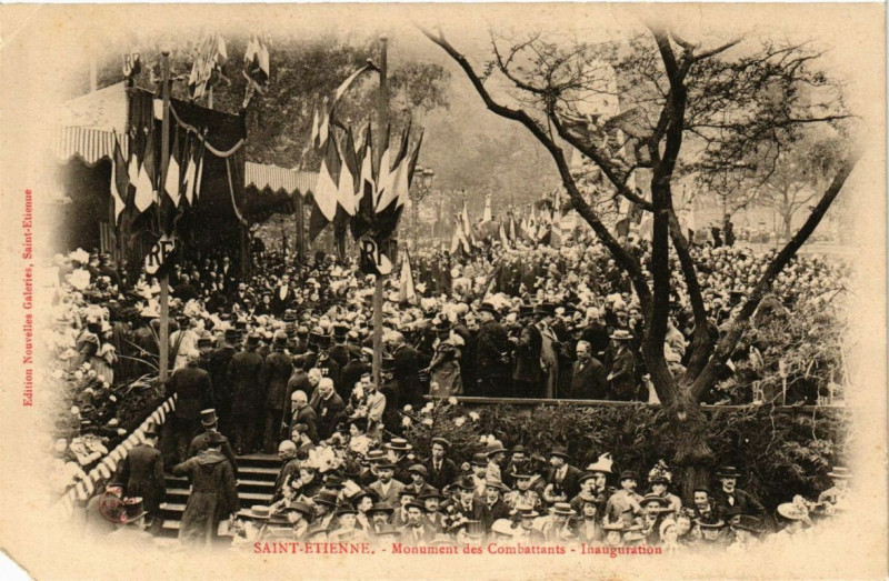 Carte postale ancienne Saint-Etienne Monument des Combattants Inauguration