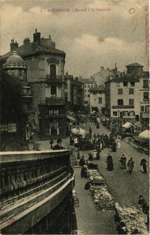 Carte postale ancienne Saint-Etienne Marché a la Ferraille