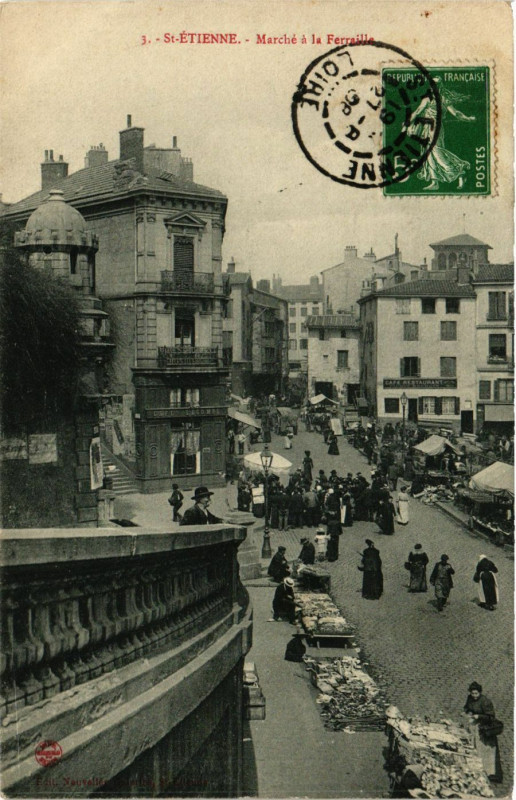 Carte postale ancienne Saint-Etienne Marché a la Ferraille