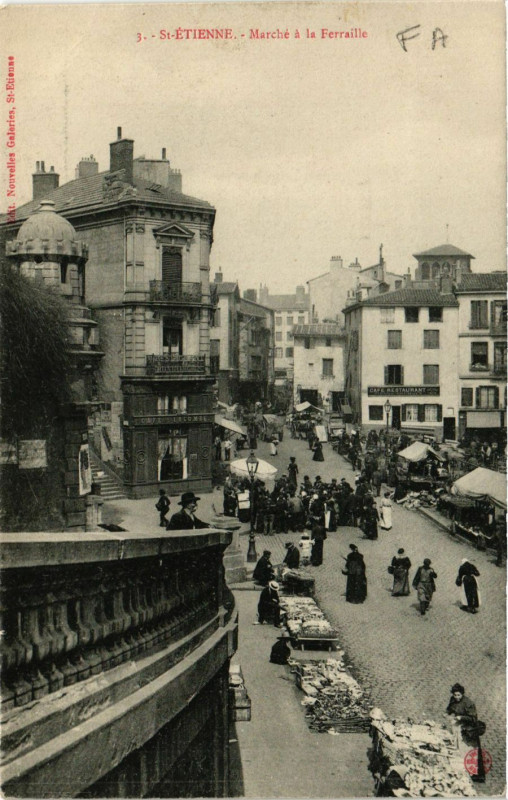 Carte postale ancienne Saint-Etienne Marché a la Ferraille
