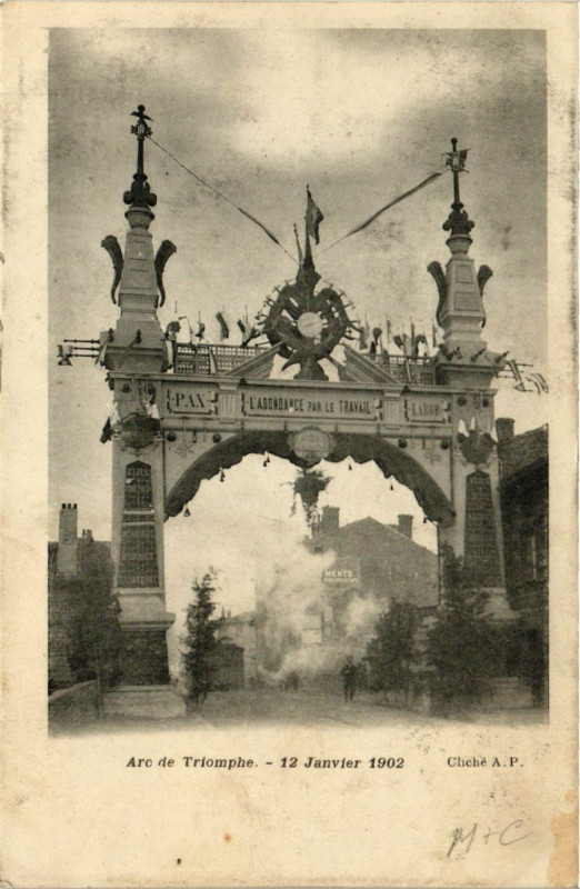 Carte postale ancienne Saint-Etienne Arc de Triomphe 12 janvier 1902