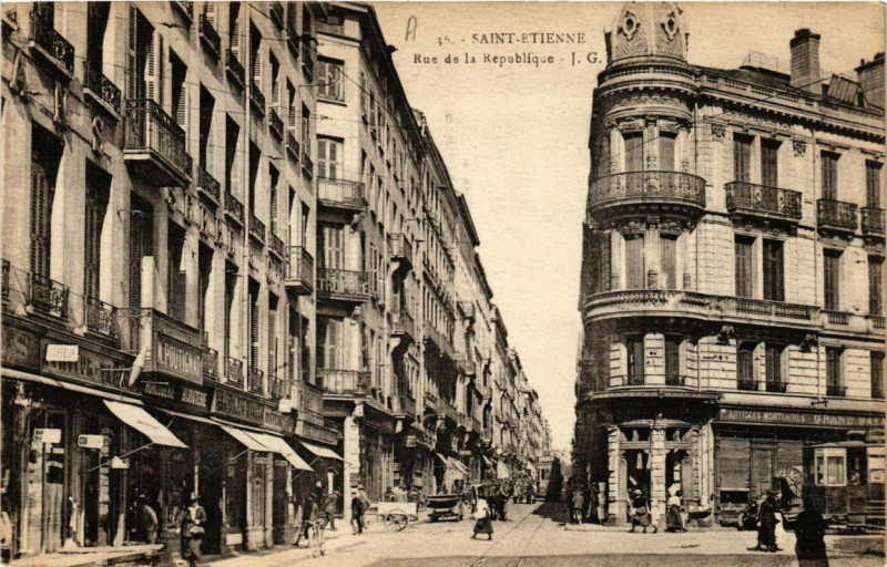 Carte postale ancienne Saint-Etienne Rue de la Republique