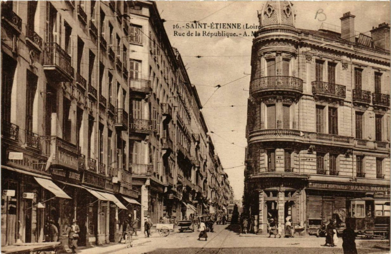 Carte postale ancienne Saint-Etienne Rue de la Republique