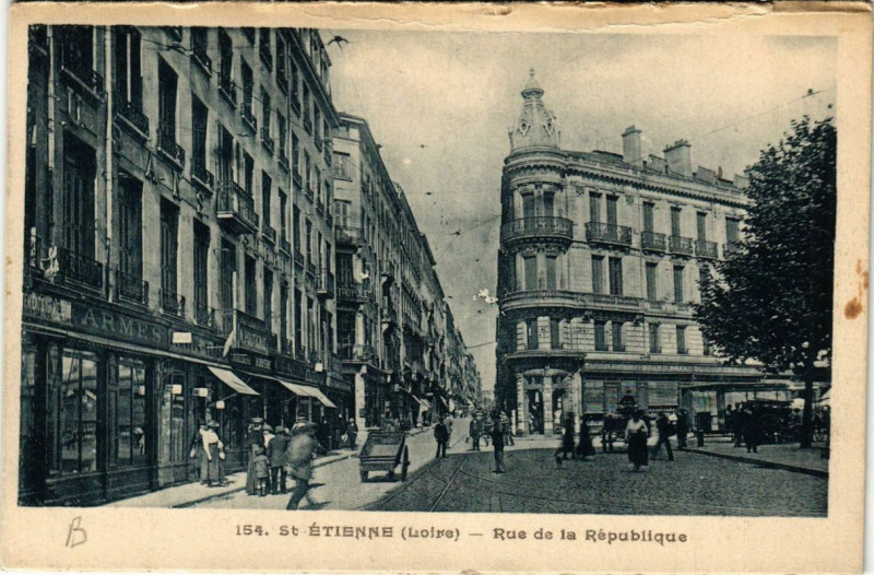 Carte postale ancienne Saint-Etienne Rue de la Republique