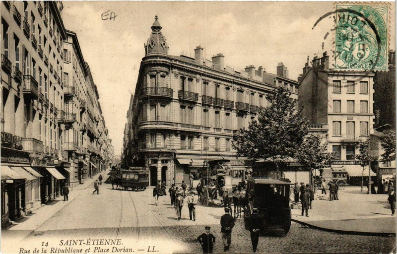 Carte postale ancienne Saint-Etienne Rue de la Republique et Place Dorian