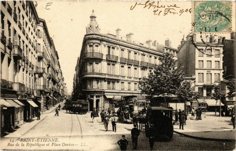 Carte postale ancienne Saint-Etienne Rue de la Republique et Place Dorian