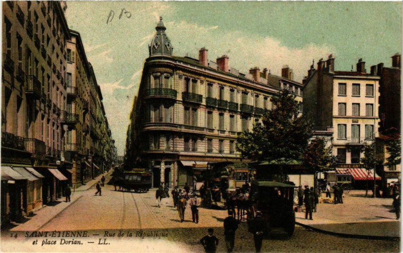 Carte postale ancienne Saint-Etienne Rue de la Republique et Place Dorian