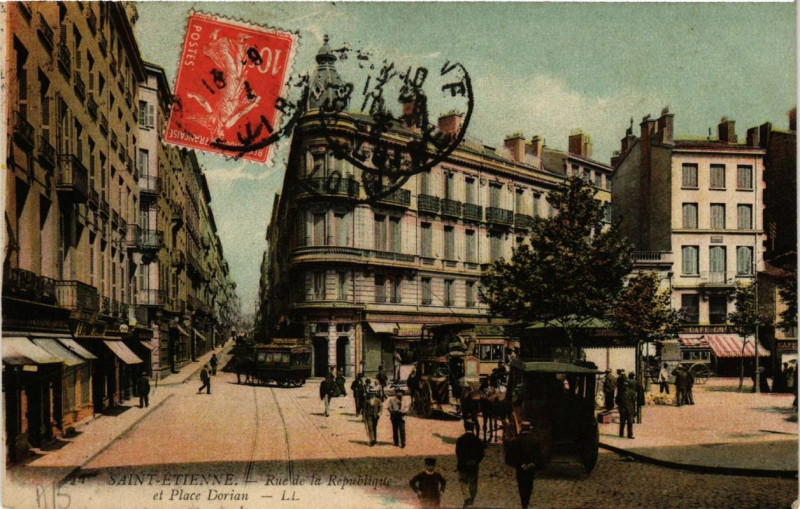 Carte postale ancienne Saint-Etienne Rue de la Republique et Place Dorian