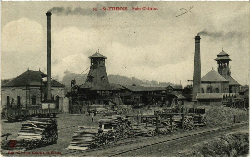 Carte postale ancienne St-Etienne Puits Chatelus à Châtelus