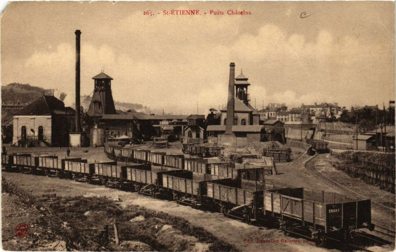 Carte postale ancienne St-Etienne Puits Chatelus à Châtelus
