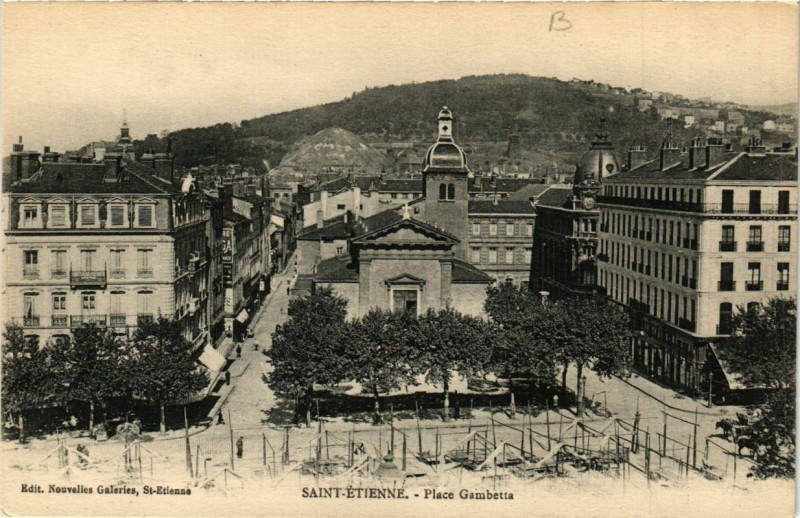 Carte postale ancienne Saint-Etienne Place Gambetta