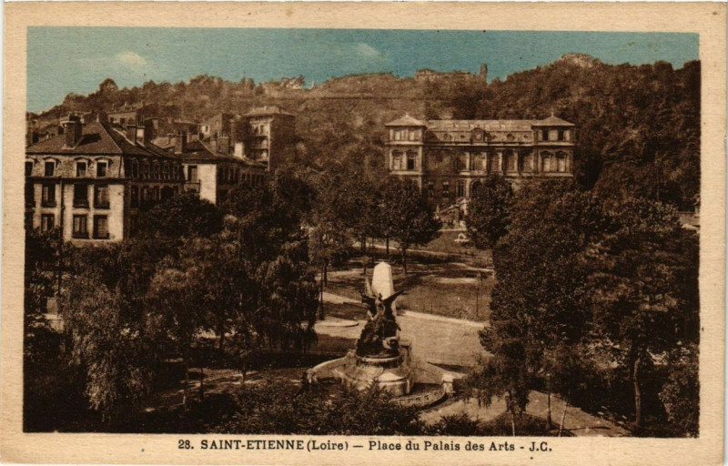 Carte postale ancienne Saint-Etienne Place du Palais des Arts