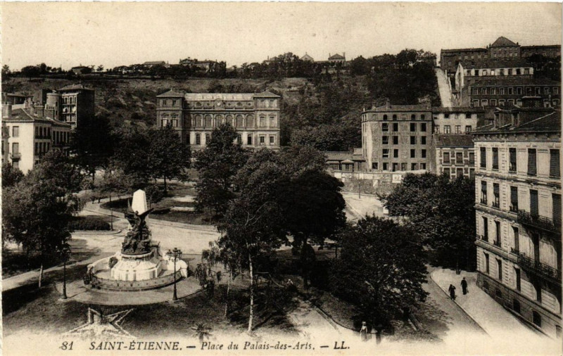 Carte postale ancienne Saint-Etienne Place du Palais des Arts