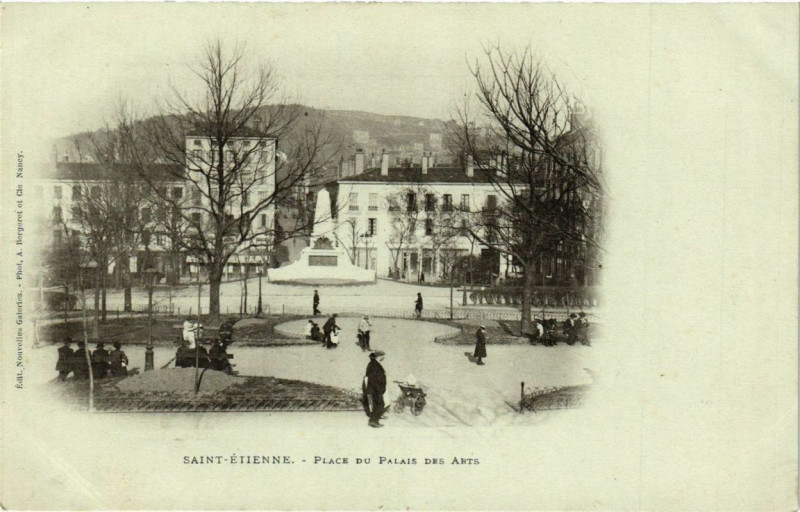 Carte postale ancienne Saint-Etienne Place du palais des Arts