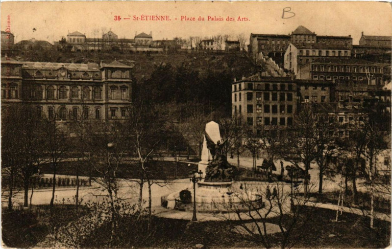 Carte postale ancienne Saint-Etienne Place du palais des Arts