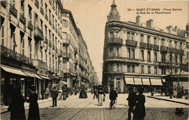 Carte postale ancienne Saint-Etienne Place Dorian et rue de la Republique
