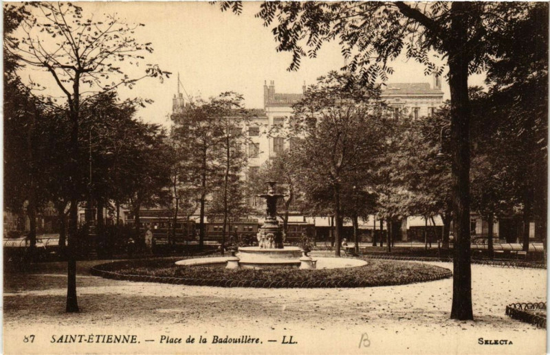 Carte postale ancienne Saint-Etienne Place de la Badouillere `