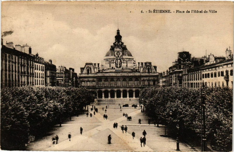 Carte postale ancienne Saint-Etienne Place de l'Hotel de Ville