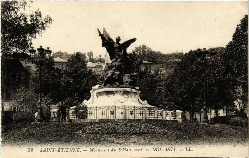 Carte postale ancienne Saint-Etienne Monument des Soldats morts en 1870-1871
