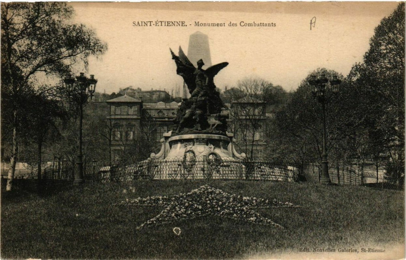 Carte postale ancienne Saint-Etienne Monumant des Combattants