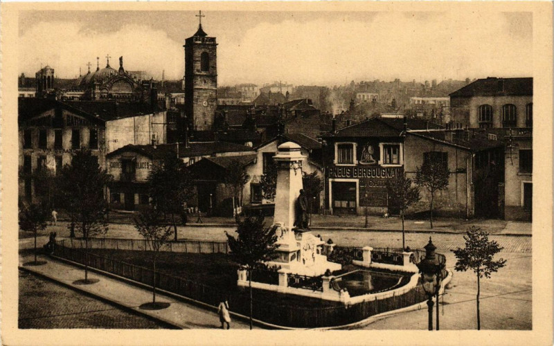 Carte postale ancienne Saint-Etienne Le Monument Dorian