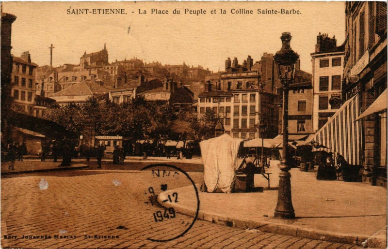 Carte postale ancienne Saint-Etienne La Place du Peuple et la Colline Sainte-Barbe