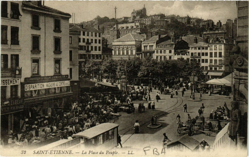 Carte postale ancienne Saint-Etienne La Place du Peuple