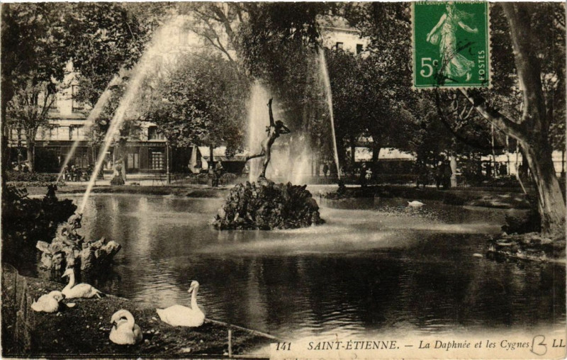 Carte postale ancienne Saint-Etienne La Daphnee et les Cygnes