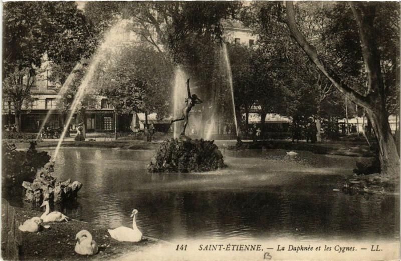 Carte postale ancienne Saint-Etienne La Daphnee et les Cygnes