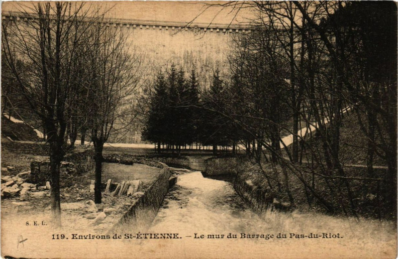 Carte postale ancienne Environs de Saint-Etienne Le Mur du Barrage du Pas-du-Riot