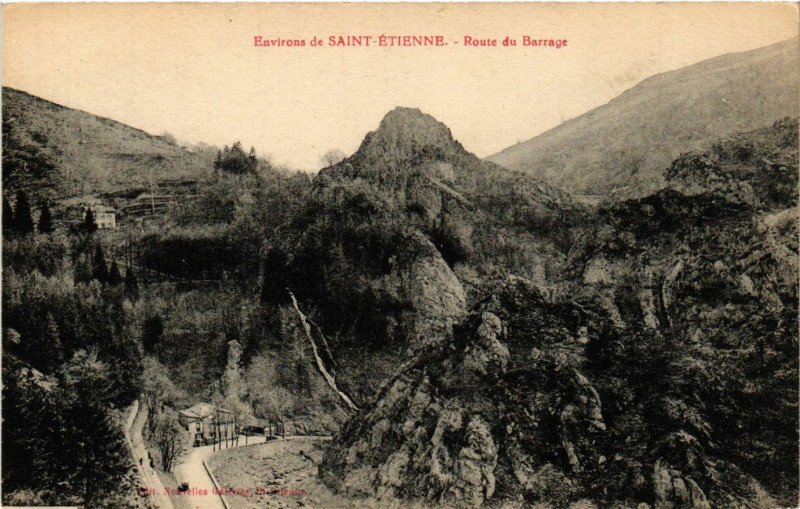 Carte postale ancienne Environs de Saint-Etienne - Route du Barrage