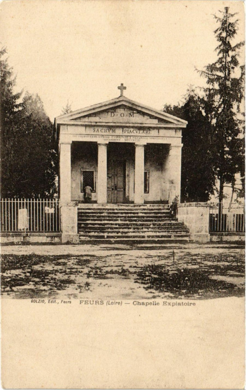 Carte postale ancienne Feurs -Chapelle Expiatoire à Feurs