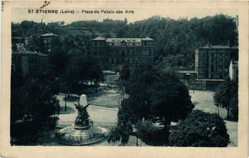 Carte postale ancienne Saint-Etienne - Place du Palais - des-Arts à Saint-Étienne