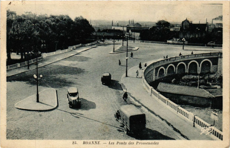 Carte postale ancienne Roanne - Les Ponts des Promenades à Roanne