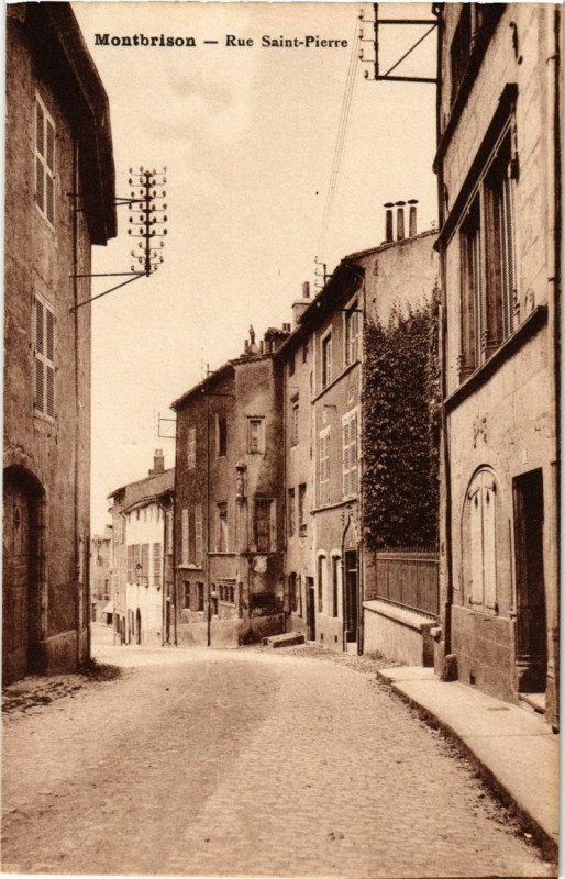 Carte postale ancienne Montbrison - Rue St-Pierre à Montbrison