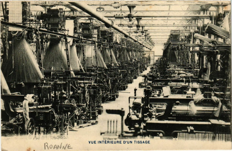 Carte postale ancienne Roanne - Vue Interieure d'un Tissage France à Roanne
