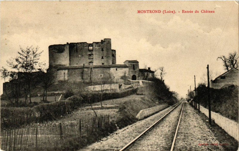 Carte postale ancienne Montrond - Entrée du Chateau