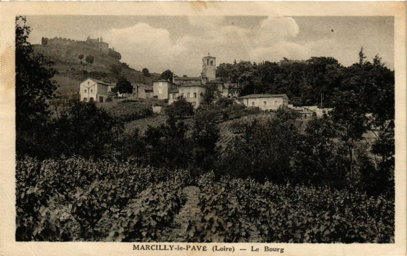 Carte postale ancienne Marcilly-le-Pave - Le Bourg à Marcilly-le-Châtel