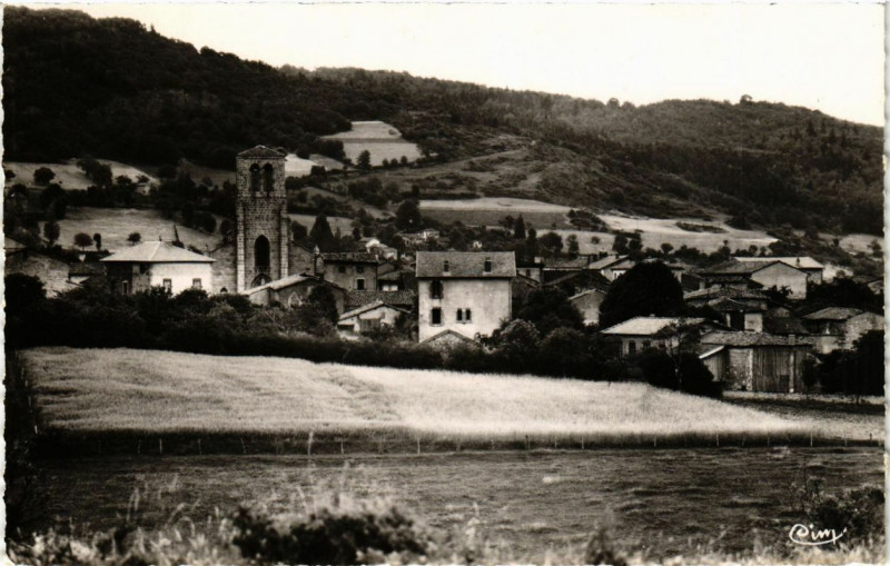 Carte postale ancienne Champoly - Vue générale et Monts d'Urfe à Champoly