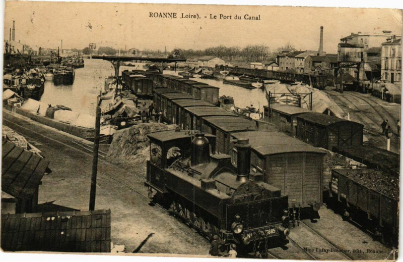 Carte postale ancienne Roanne - Le Port du Canal à Roanne