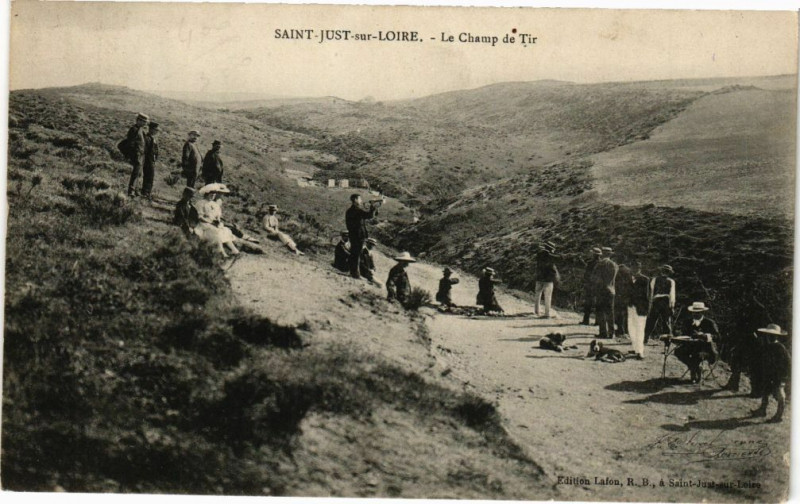 Carte postale ancienne Saint-Just-sur-Loire - Le Champ de Tir