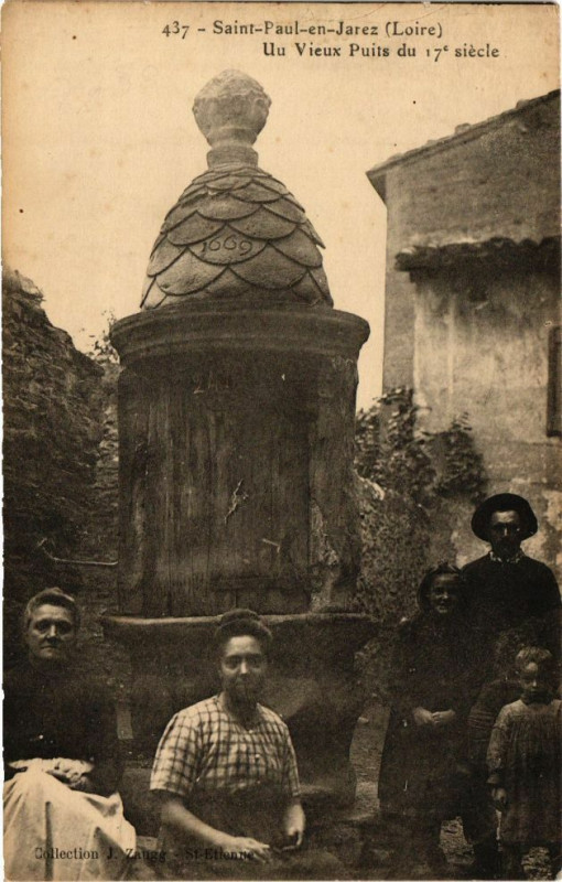 Carte postale ancienne Saint-Paul-en-Jarez - Un Vieux Puits du 17e siecle à Saint-Paul-en-Jarez