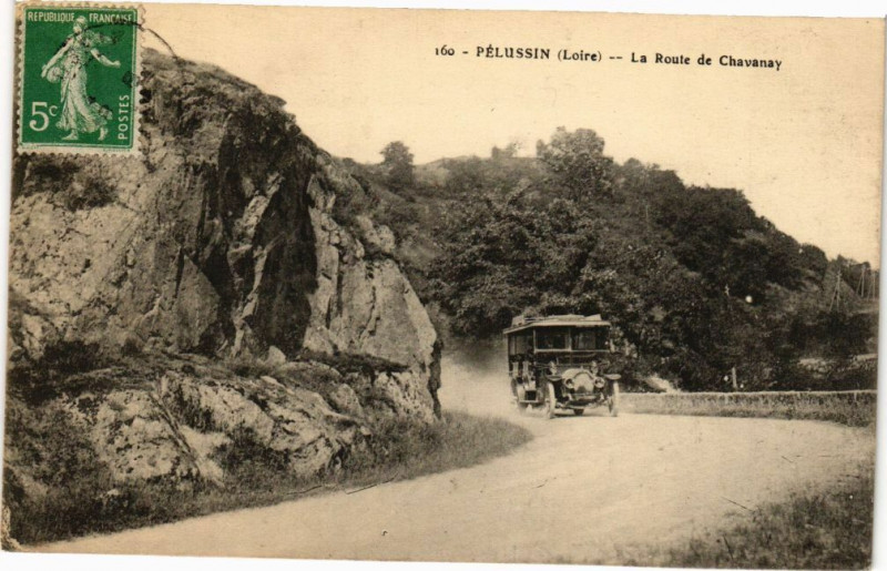 Carte postale ancienne Pelussin - La Route de Chavanay à Pélussin