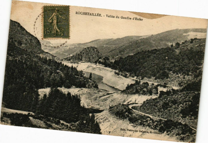 Carte postale ancienne Rochetaillee-Vallée du Gouffre d'Enfer à Roche