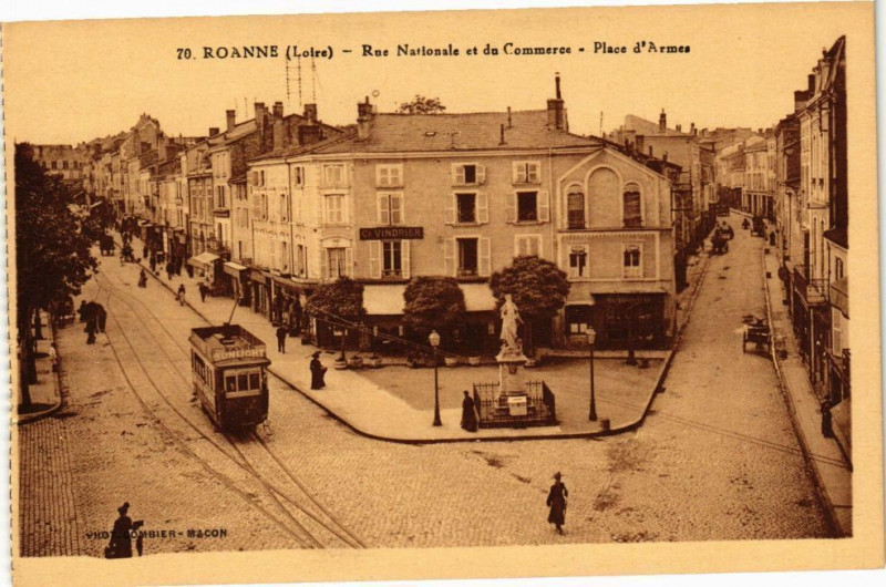 Carte postale ancienne Roanne - Rue Nationale et du Commerce-Place d'Armes à Roanne