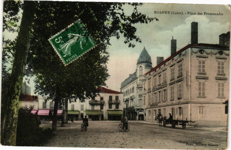 Carte postale ancienne Roanne - Place des Promenades à Roanne