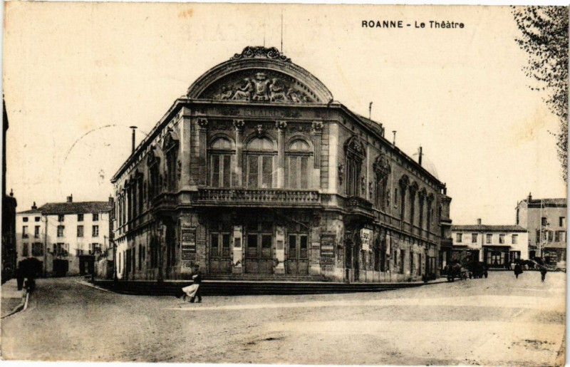 Carte postale ancienne Roanne - Le Théatre à Roanne