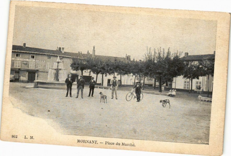 Carte postale ancienne Mornant - Place du Marché