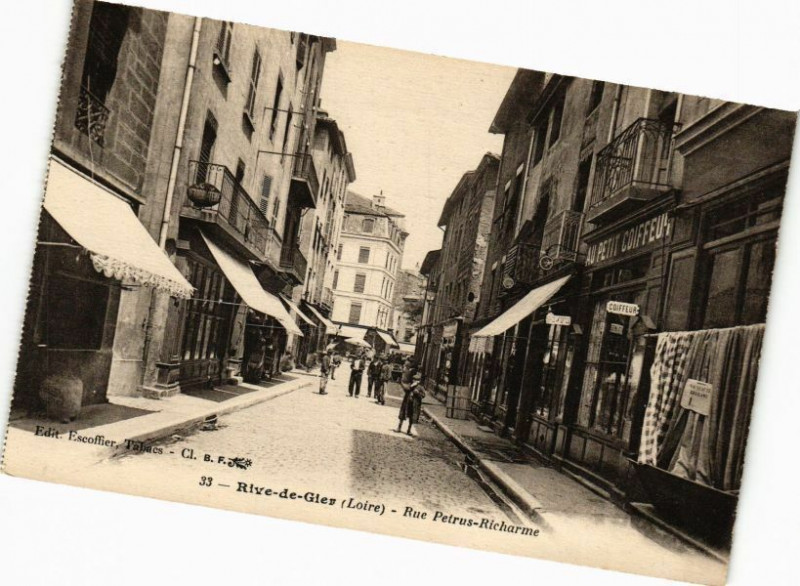Carte postale ancienne Rive-de-Gier - Rue Petrus-Richarme à Rive-de-Gier
